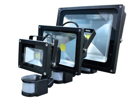 LED reflektory osvetlia okolie Vášho domu lacno a dokonale
