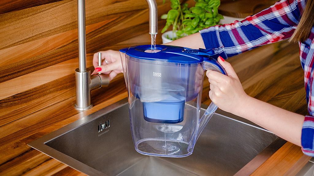 Filtračná kanvica 2,6l modrá TEESA
