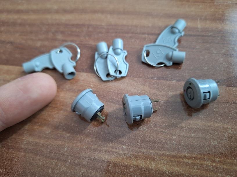 Mini zámok plastový - balenie 3ks, priemer 10mm